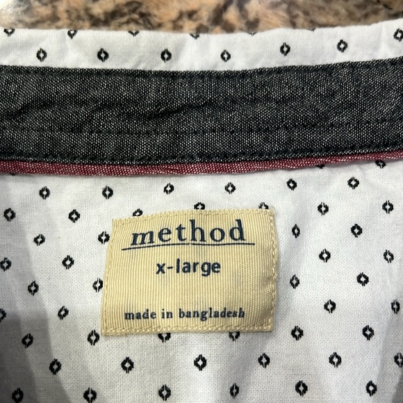 Crisp White Casual Button Down Shirt with Subtle Texture - Picture 5 of 7